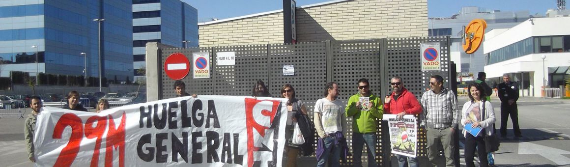 Piquete informativo a la puerta de Mediaset durante la Huelga General